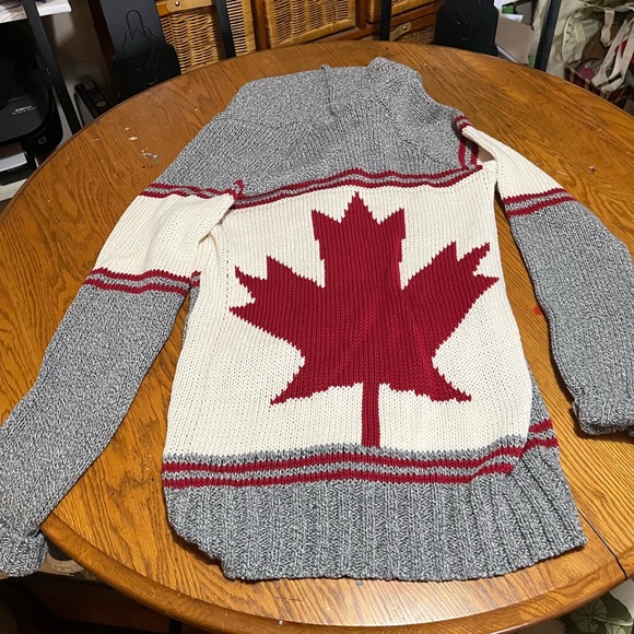 Brand new, with tags, Silver Icing Cotton Country Women’s Canada sweater - Picture 4 of 4